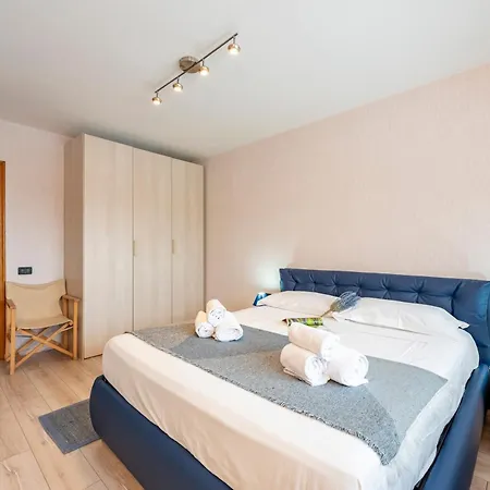 Charming Flat In - Happy Апартаменты Брей-Червиния